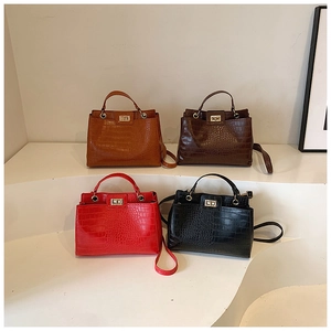 Sacs à main gaufrés crocodile en marron, rouge et noir avec fermoir tournant