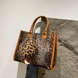 Large capacity leopard print tote bag with brown leather handles for women fashion