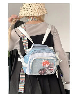 Sac à dos ita bleu et blanc avec fenêtre transparente et badges décoratifs