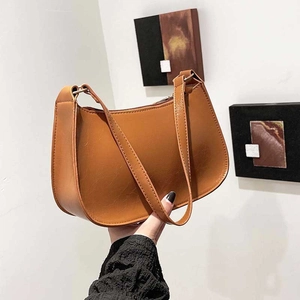 Vintage Glossy Synthetic Leather Baguette Underarm Bag For Women Pleated Solid Color Minimalist Shoulder Bag For Daily Matching