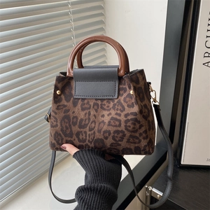 Retro Leopard Print Handbag With Resin Circular Handle Women Fashion PU Leather Shoulder Bag Faux Fur Crossbody Tote Bag