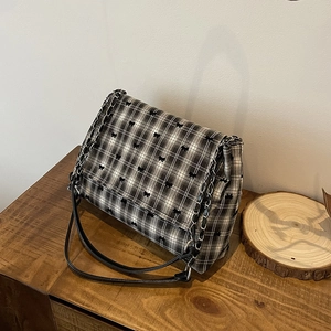 Sac cabas chic à carreaux noir et blanc avec broderie nœud et bandoulière chaîne