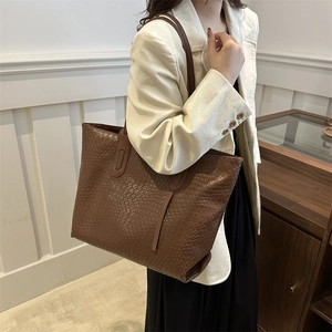 Women Woven Tote Bag Large Capacity Synthetic Leather Casual Shoulder Bag Fashion Commuting Top Handle Handbag Shopping Bag