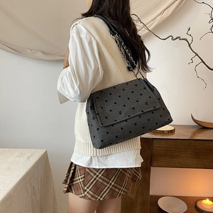 Sac fourre-tout gris foncé tendance avec broderie nœud et bandoulière chaîne femme