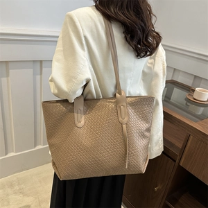 Stylish woven tote bag with large capacity in earthy tones for casual commuting