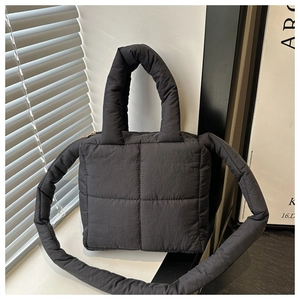 Borsa a Tracolla Imbottita Trapuntata da Donna Borsa Tote Puffy a Tinta Unita Versatile Borsa a Tracolla Minimalista di Alta Classe 2024 Nuova Tendenza Borsa in Cotone Imbottita