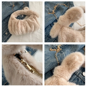Vues détaillées du sac en peluche beige avec chaîne dorée et texture douce en fausse fourrure