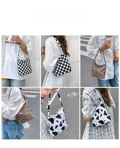 Détails des sacs cabas en toile avec motifs damier, léopard et vache pour femmes