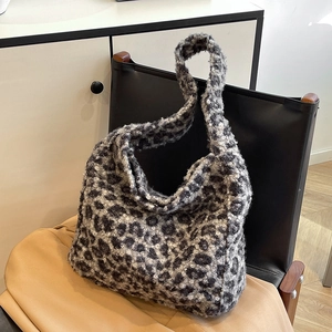 Plush leopard print tote bag for women with large capacity and fluffy knit texture