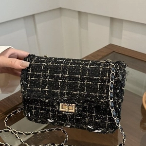 Women Elegant Tweed Chain Shoulder Bag Vintage Woven Flap Crossbody Bag With Metal Turn Lock Classic Small Square Bag