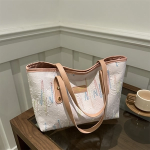 Sac fourre-tout chic brodé à rayures pour femmes avec bandoulière en cuir au café