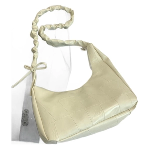Chic pleated cloud shoulder bag with bow detail and ruched strap in cream white