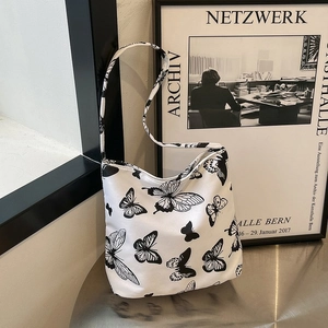 Sac fourre-tout blanc minimaliste avec imprimés papillons noirs et bandoulière assortie