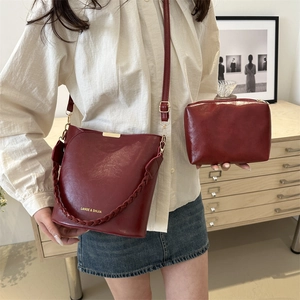 Ensemble de Sac Seau en Cuir PU Rétro pour Femmes Avec Poignée Tressée Sac à Bandoulière Élégant Sac de Navettage Deux Pièces