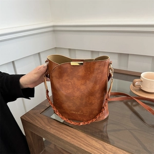 Sac seau vintage en cuir marron à motifs d'eau avec boucle dorée pour femme