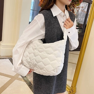 Borsa tote trapuntata bianca da donna con grande capacità e trama plissettata alla moda