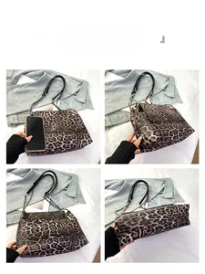 Vues détaillées montrant l'avant, le côté et le bas du sac léopard avec échelle de taille du téléphone
