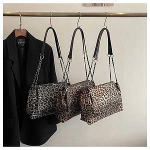 Sac à Épaule en Cuir Synthétique Imprimé Léopard Avec Bandoulière en Chaîne Métallique Sac Sous-Bras Grande Capacité pour Femme