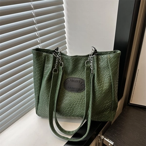 Dark green woven tote bag with large capacity and elegant silver metal chain strap