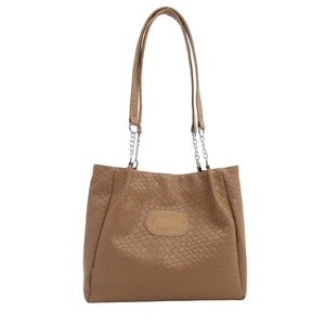 Brown woven texture tote bag with菱形编织 patterns and stylish silver chain shoulder straps