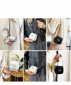 Mini bolsos de silla con cadena de mariposa mostrados en modelo en plata, blanco y negro