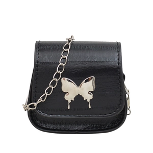 Mini sac à chaîne papillon noir en similicuir brillant avec boucle en métal argent