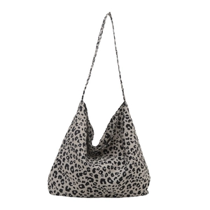 Grote leopard print tote tas met een modieus hobo schouderontwerp voor dames