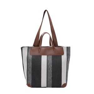 Grand sac cabas en toile rayée avec poignées en cuir marron pour le trajet quotidien