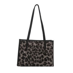 Grand sac cabas en fausse fourrure à imprimé léopard noir et gris avec fines anses