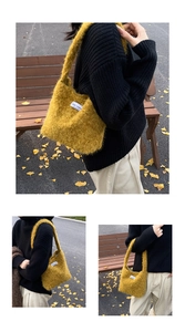 Détail du sac seau en peluche jaune avec étiquette Love Fashion sur fond de feuilles ginkgo