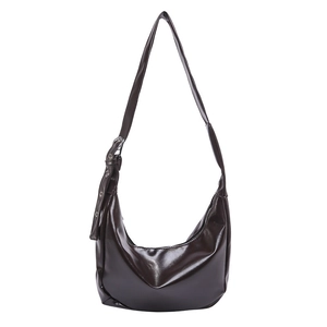 Borsa hobo marrone oversize in ecopelle con tracolla regolabile e fibbia argento