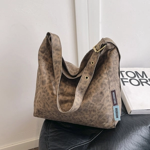 Vintage leopard print tote bag with large capacity and metal eyelet shoulder strap