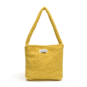 Sac fourre-tout jaune en peluche avec bandoulière, idéal pour la mode hivernale