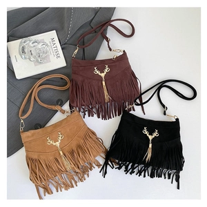 Damen Fransen Umhängetasche Stoff Wildlederoptik Bohemian Stil Hirschkopf Schnalle Retro Mattierte Crossbody Tasche