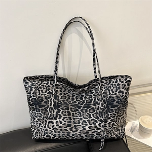 Retro leopard print tote bag with large capacity and dual straps for daily commuting