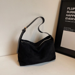 Borsa tote alla moda in camoscio nero con tracolla in pelle e fibbie dorate