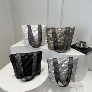 Sac Fourre-tout Matelassé Losange pour Femmes en Tissu Oxford Métallisé Grande Capacité Avec Bandoulière Imprimé Ethnique