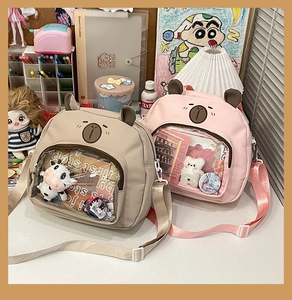 Detail of the transparent PVC window on the cute bear-shaped crossbody canvas bag