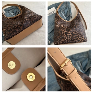 Détails du sac cabas en toile léopard montrant le fermoir magnétique et les boucles