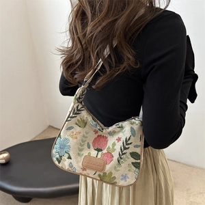 Floral knit shoulder bag with vintage pattern and adjustable strap for women fashion