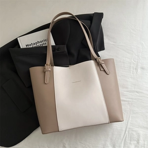 Detail of tricolor leather tote bag with FASHION & BAG print and adjustable straps