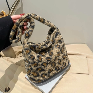 Sac Seau en Peluche à Imprimé Léopard pour Femme Sac Fourre-Tout en Fausse Fourrure Grande Capacité Sac à Épaule Hiver