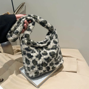 Sac fourre-tout chic en tricot léopard pour femme avec texture pelucheuse et grand espace