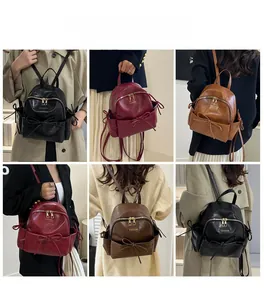 Collage de mini sacs à dos en cuir PU avec nœud décoratif montrés en divers styles