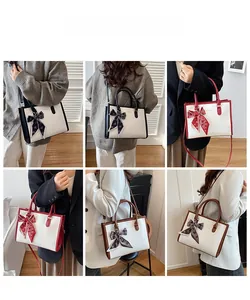Détails du sac cabas texturé avec décoration élégante en nœud de foulard en soie