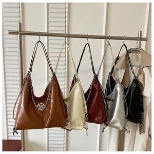 Grand Sac Fourre-tout en Daim Froissé pour Femme Avec Bandoulière Chaîne Grande Capacité Sac à Épaule Minimaliste Mode