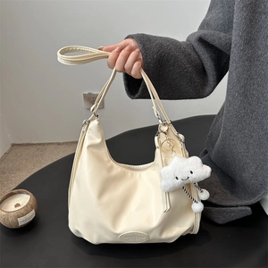 Large capacity off-white chain tote bag for women with cute cloud plush charm