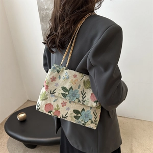 Vintage floral jacquard crossbody bag with gold chain strap for women casual fashion