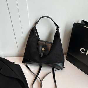 Chic black tote bag in mixed textures featuring a round buckle for daily office commute