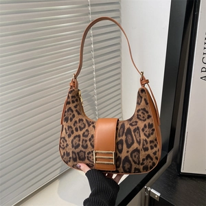 Schicke Hobo-Tasche mit Leopardenmuster, braunem Lederbesatz und Goldverschluss